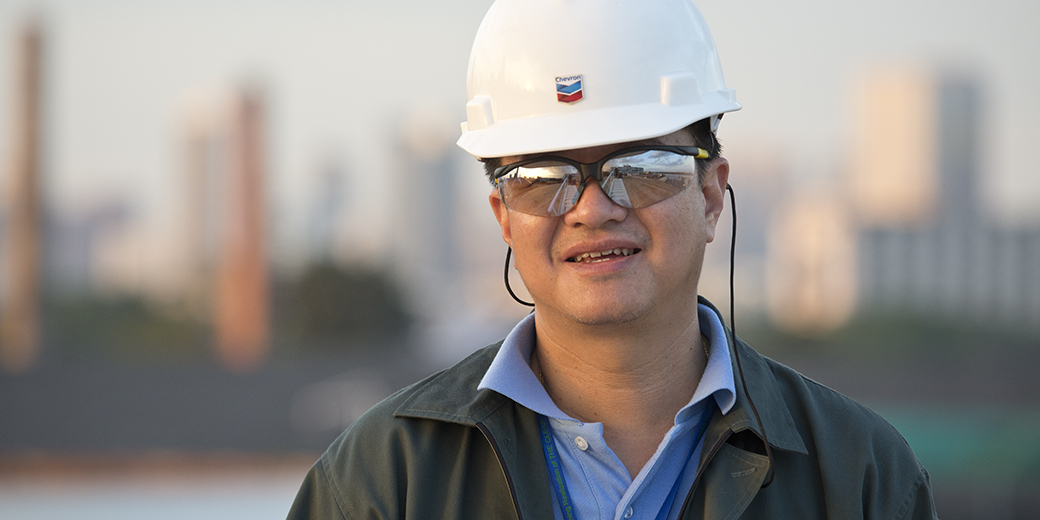 male employee in hardhat