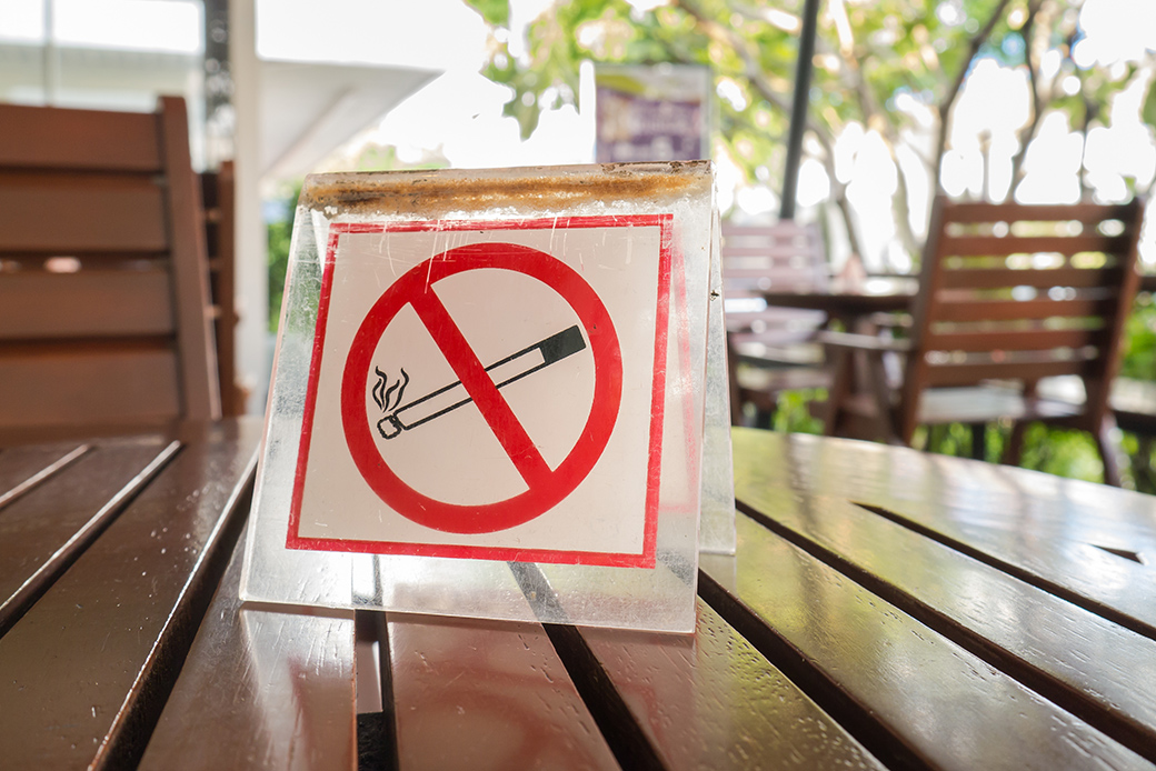 no smoking sign on patio table at restaurant